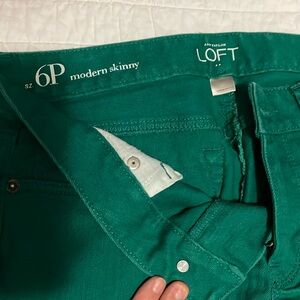 Kelly green Ann Taylor LOFT 6P modern skinny jeans.